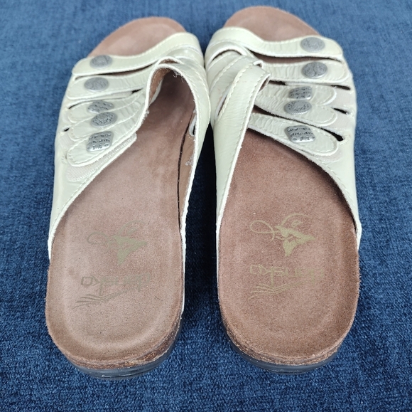 Dansko Janie Ivory Leather Medallion Buttons Slides Sandals Size 40 EU 9 US - Picture 5 of 7